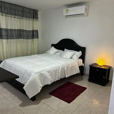 Apartamento Amplio, Central, A Pocos Metros De La Playa, Barrio El Laguito *