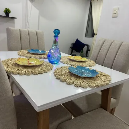Apartamento Amplio, Central, A Pocos Metros De La Playa, Barrio El Laguito