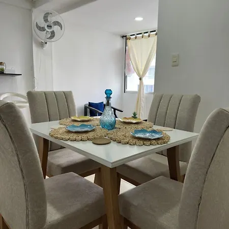 Apartamento Amplio, Central, A Pocos Metros De La Playa, Barrio El Laguito *
