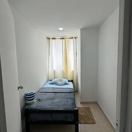 Amplio, Central, A Pocos Metros De La Playa, Barrio El Laguito Cartagena