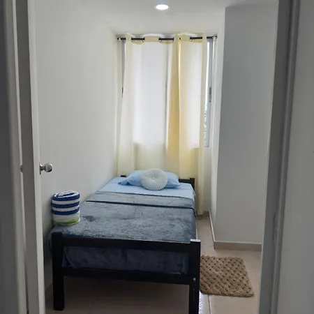 Apartamento Amplio, Central, A Pocos Metros De La Playa, Barrio El Laguito Cartagena