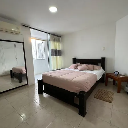 Amplio, Central, A Pocos Metros De La Playa, Barrio El Laguito Cartagena