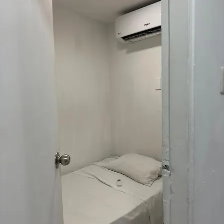 Amplio, Central, A Pocos Metros De La Playa, Barrio El Laguito