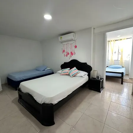 Amplio, Central, A Pocos Metros De La Playa, Barrio El Laguito Apartment Cartagena